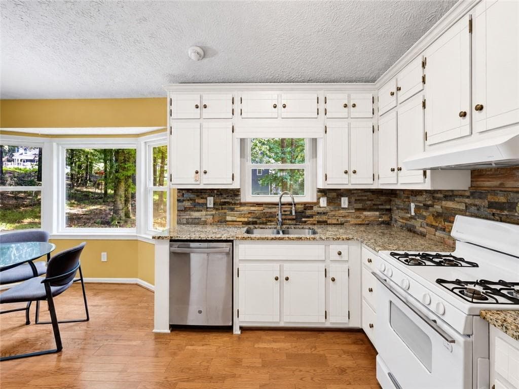 4 bedroom, 3 bathroom, 1,738 sq ft single family residence for sale at 1501 Fieldrock Court, Lawrenceville, GA 30043 — photo 6