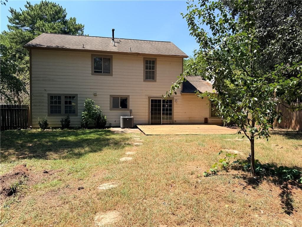 3 bedroom, 3 bathroom, 1,874 sq ft single family residence under contract at 844 Chapman Circle, Stone Mountain, GA 30088 — photo 2