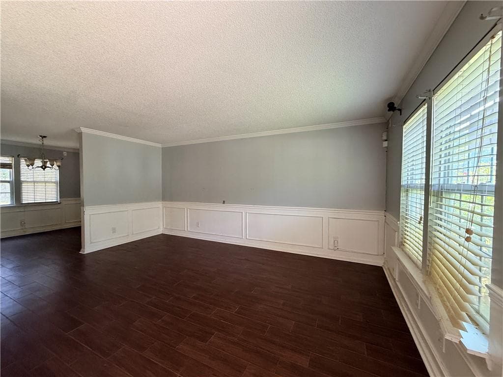 3 bedroom, 3 bathroom, 1,874 sq ft single family residence under contract at 844 Chapman Circle, Stone Mountain, GA 30088 — photo 3
