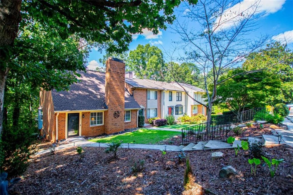 3 bedroom, 2 bathroom, 2,302 sq ft single family residence for sale at 122 Mill Stream, Carrollton, GA 30117 — photo 2