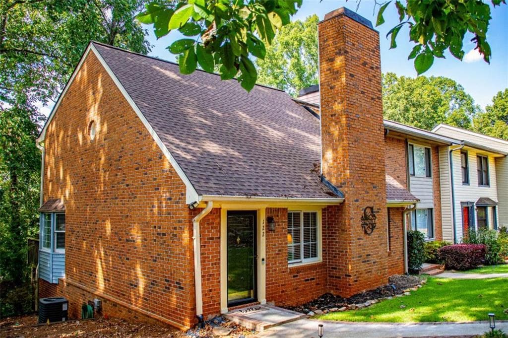 3 bedroom, 2 bathroom, 2,302 sq ft single family residence for sale at 122 Mill Stream, Carrollton, GA 30117 — photo 7