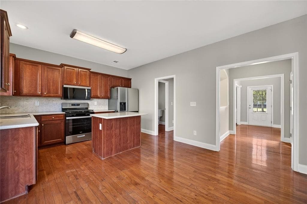4 bedroom, 3 bathroom, 2,150 sq ft single family residence for sale at 2877 Pacifica Ives Court, Snellville, GA 30039 — photo 7
