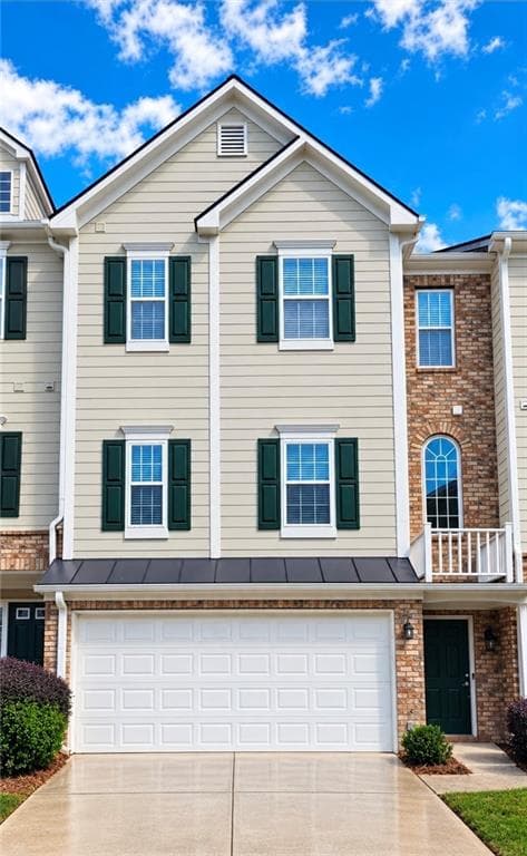 3 bedroom, 4 bathroom, 2,252 sq ft townhouse for sale at 6005 Turfway Park Court, Sugar Hill, GA 30518 — photo 1 of 47