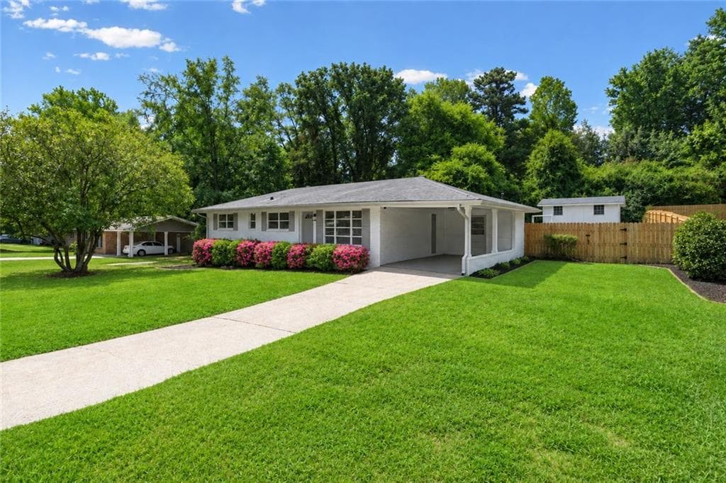 3 bedroom, 2 bathroom, 1,125 sq ft single family residence under contract at 1675 Cherokee Boulevard, Douglasville, GA 30134 — photo 2