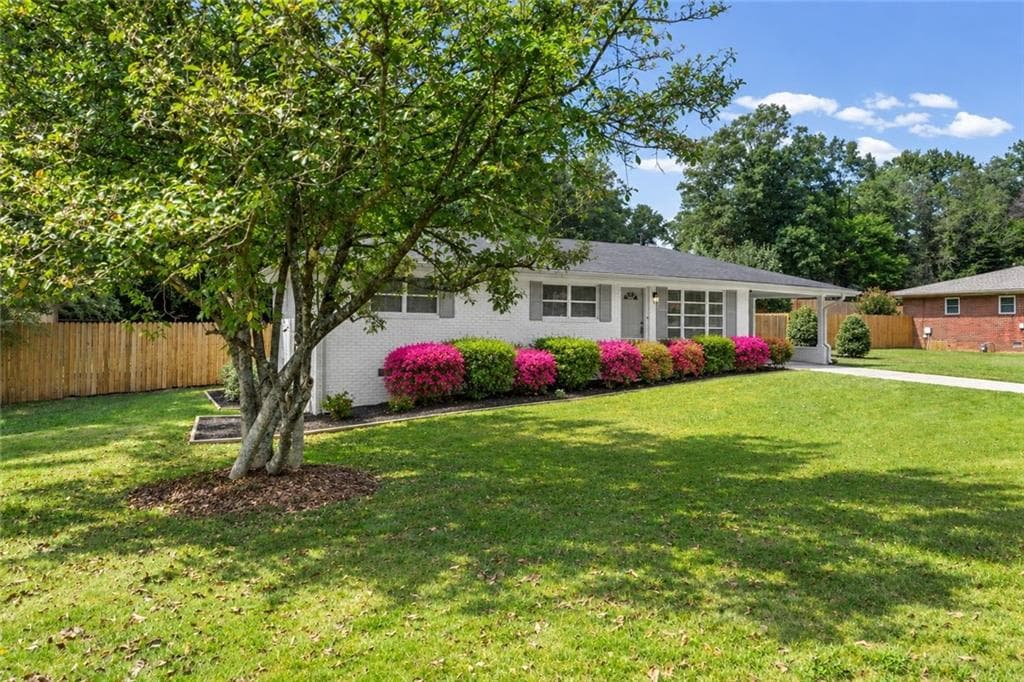 3 bedroom, 2 bathroom, 1,125 sq ft single family residence under contract at 1675 Cherokee Boulevard, Douglasville, GA 30134 — photo 3