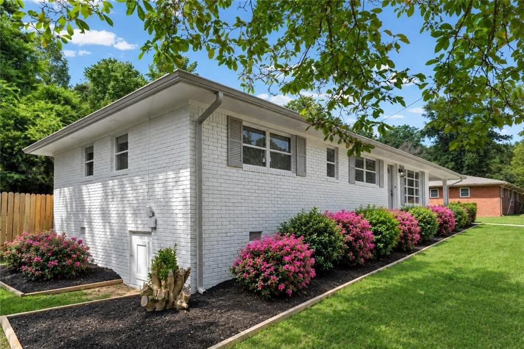 3 bedroom, 2 bathroom, 1,125 sq ft single family residence under contract at 1675 Cherokee Boulevard, Douglasville, GA 30134 — photo 4