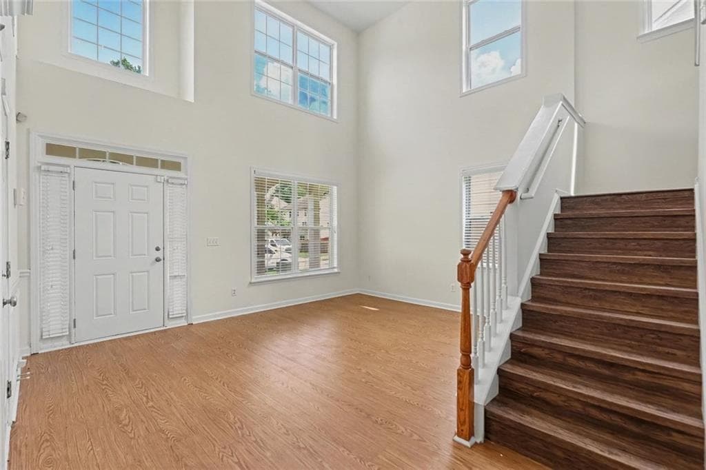 5 bedroom, 3 bathroom, 2,860 sq ft single family residence for sale at 6486 E Stonelake Place, Atlanta, GA 30331 — photo 3