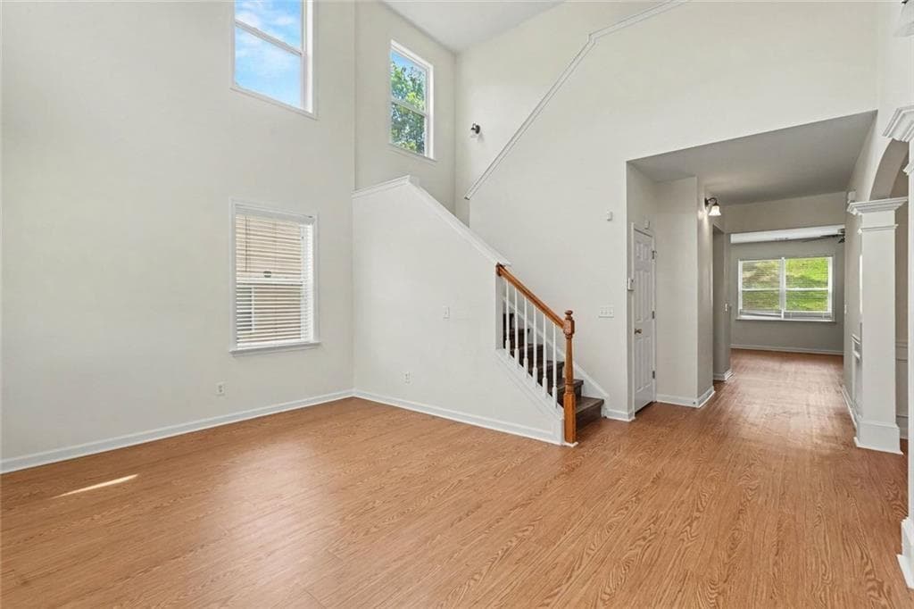 5 bedroom, 3 bathroom, 2,860 sq ft single family residence for sale at 6486 E Stonelake Place, Atlanta, GA 30331 — photo 4