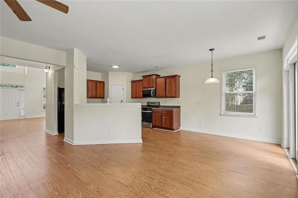 5 bedroom, 3 bathroom, 2,860 sq ft single family residence for sale at 6486 E Stonelake Place, Atlanta, GA 30331 — photo 9