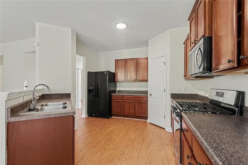 5 bedroom, 3 bathroom, 2,860 sq ft single family residence for sale at 6486 E Stonelake Place, Atlanta, GA 30331 — photo 10