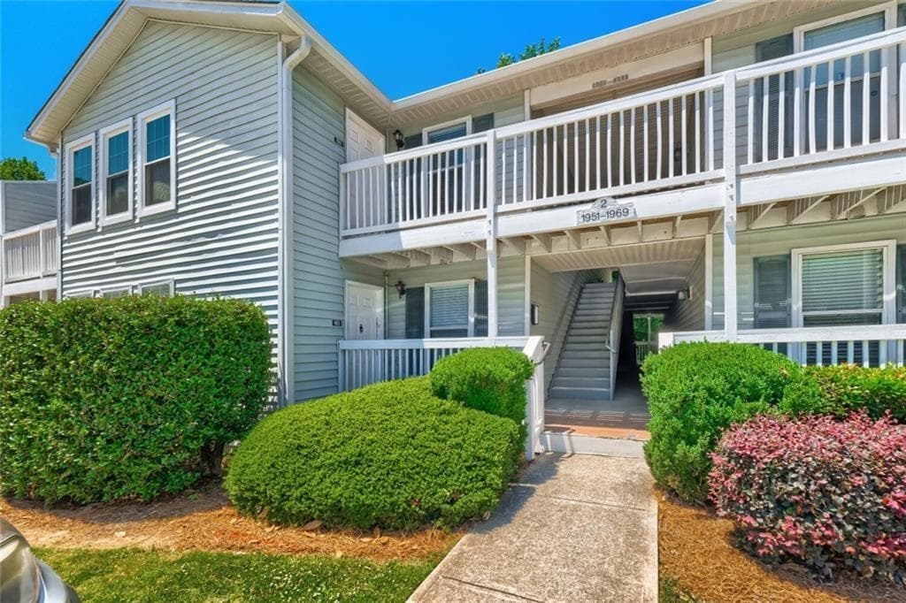 2 bedroom, 2 bathroom, 1,150 sq ft condominium for sale at 1967 Brian Way, Decatur, GA 30033 — photo 3