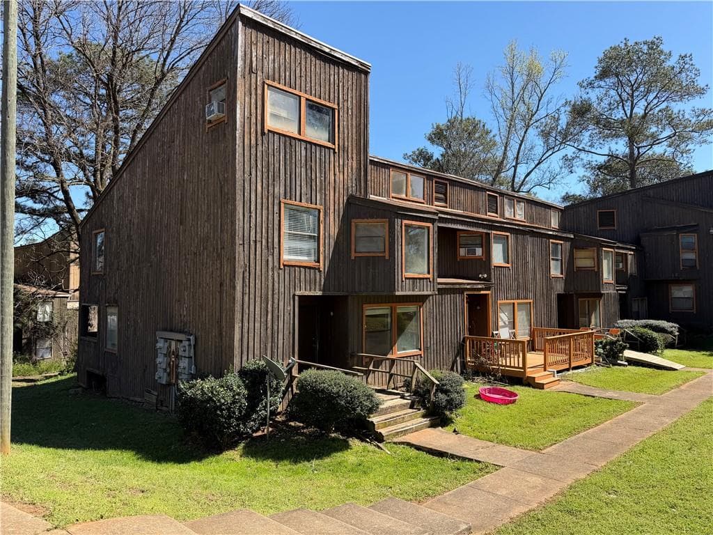 3 bedroom, 3 bathroom, 1,758 sq ft townhouse for sale at 2764 Shellbark Road, Decatur, GA 30035