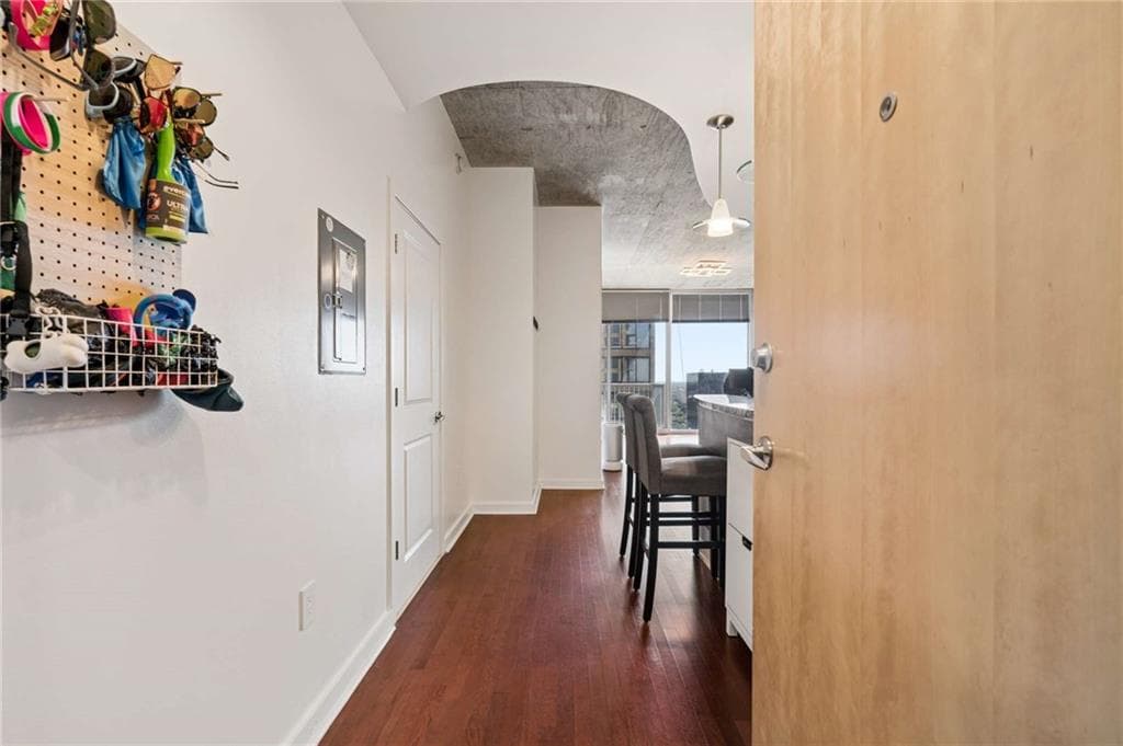 1 bedroom, 1 bathroom, 743 sq ft condominium for sale at 400 W Peachtree Street 2712, Atlanta, GA 30308 — photo 4