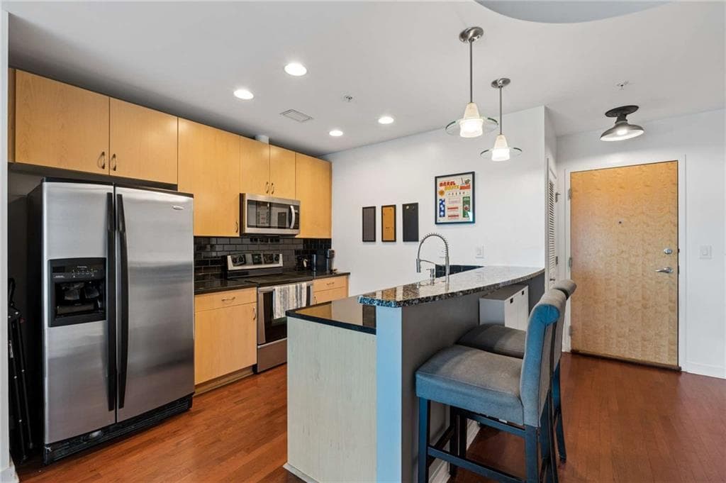 1 bedroom, 1 bathroom, 743 sq ft condominium for sale at 400 W Peachtree Street 2712, Atlanta, GA 30308 — photo 6