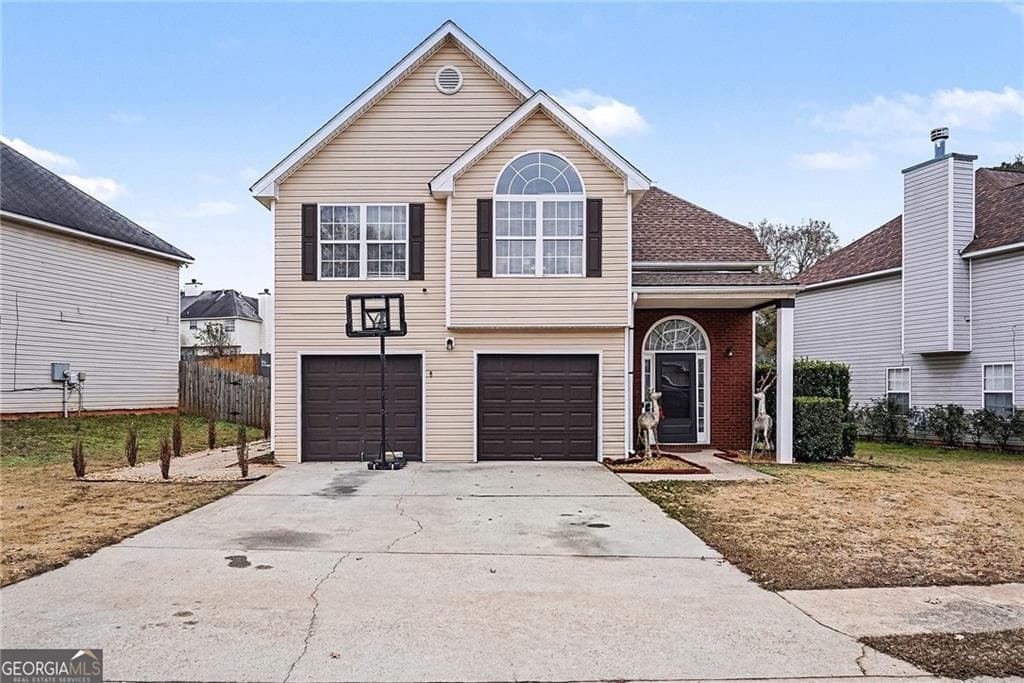 3 bedroom, 3 bathroom, 2,228 sq ft single family residence for sale at 11811 Registry Boulevard, Hampton, GA 30228