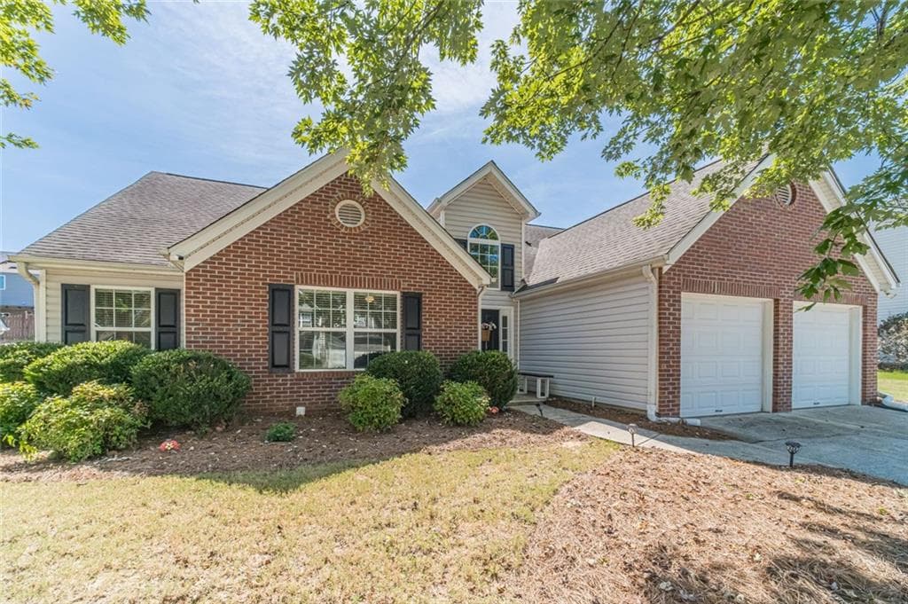 4 bedroom, 2 bathroom, 1,919 sq ft single family residence for sale at 418 Franklin Street, Braselton, GA 30517