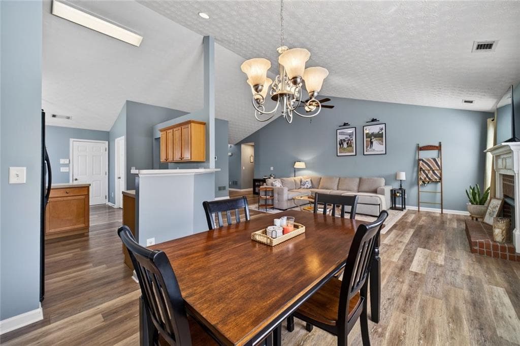4 bedroom, 2 bathroom, 1,919 sq ft single family residence for sale at 418 Franklin Street, Braselton, GA 30517 — photo 6