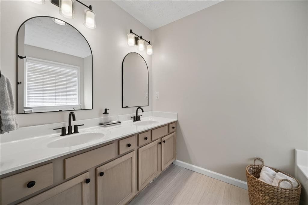 4 bedroom, 2 bathroom, 1,919 sq ft single family residence for sale at 418 Franklin Street, Braselton, GA 30517 — photo 2