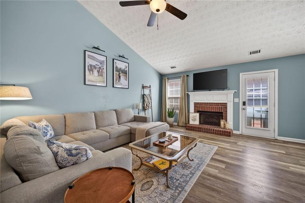 4 bedroom, 2 bathroom, 1,919 sq ft single family residence for sale at 418 Franklin Street, Braselton, GA 30517 — photo 7