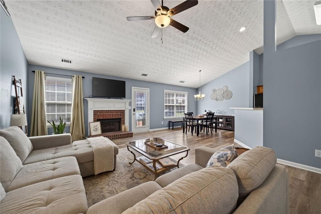 4 bedroom, 2 bathroom, 1,919 sq ft single family residence for sale at 418 Franklin Street, Braselton, GA 30517 — photo 8