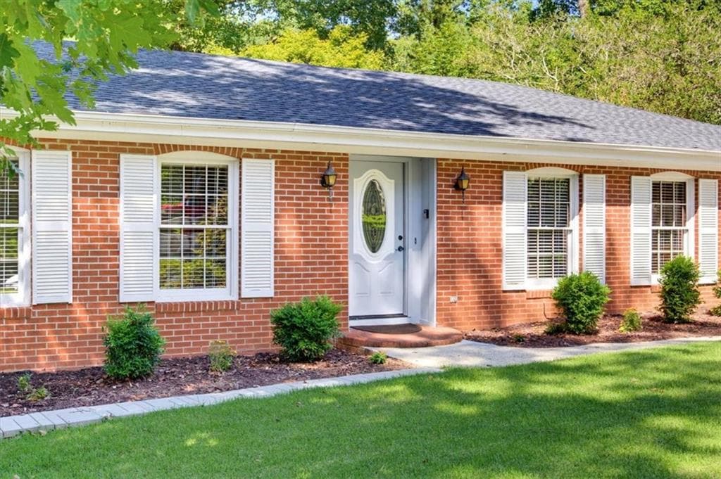 4 bedroom, 3 bathroom, 2,038 sq ft single family residence for sale at 851 Valleymeade Drive, Marietta, GA 30067 — photo 2