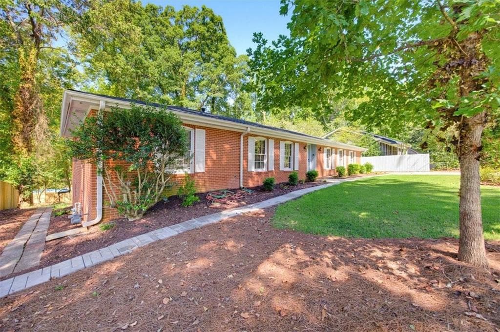 4 bedroom, 3 bathroom, 2,038 sq ft single family residence for sale at 851 Valleymeade Drive, Marietta, GA 30067 — photo 3