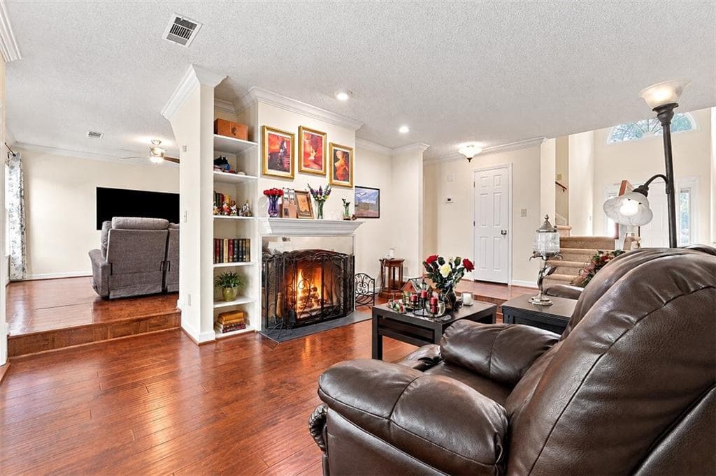 3 bedroom, 3 bathroom, 2,230 sq ft condominium for rent at 3924 Ashford Lake Court, Atlanta, GA 30319 for $4,000 a month — photo 6