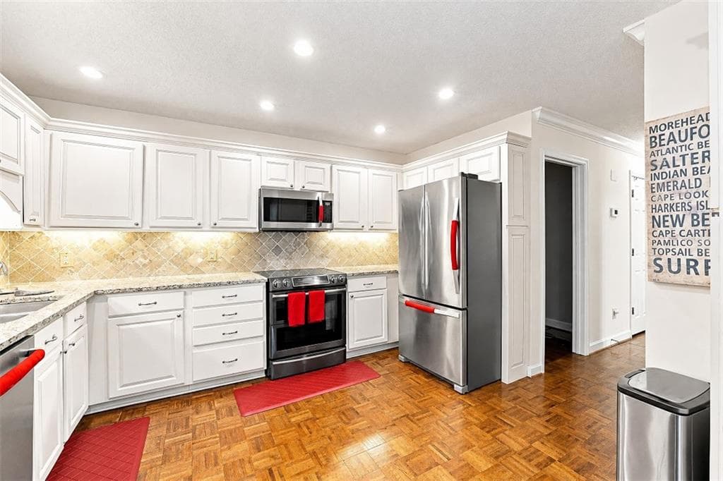 3 bedroom, 3 bathroom, 2,230 sq ft condominium for rent at 3924 Ashford Lake Court, Atlanta, GA 30319 for $4,000 a month — photo 9