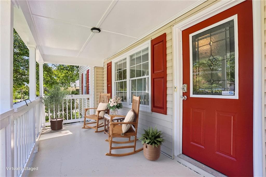2 bedroom, 2 bathroom, 974 sq ft single family residence under contract at 2966 Emory Road, Smyrna, GA 30080 — photo 2