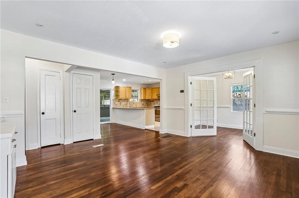 2 bedroom, 2 bathroom, 974 sq ft single family residence under contract at 2966 Emory Road, Smyrna, GA 30080 — photo 5