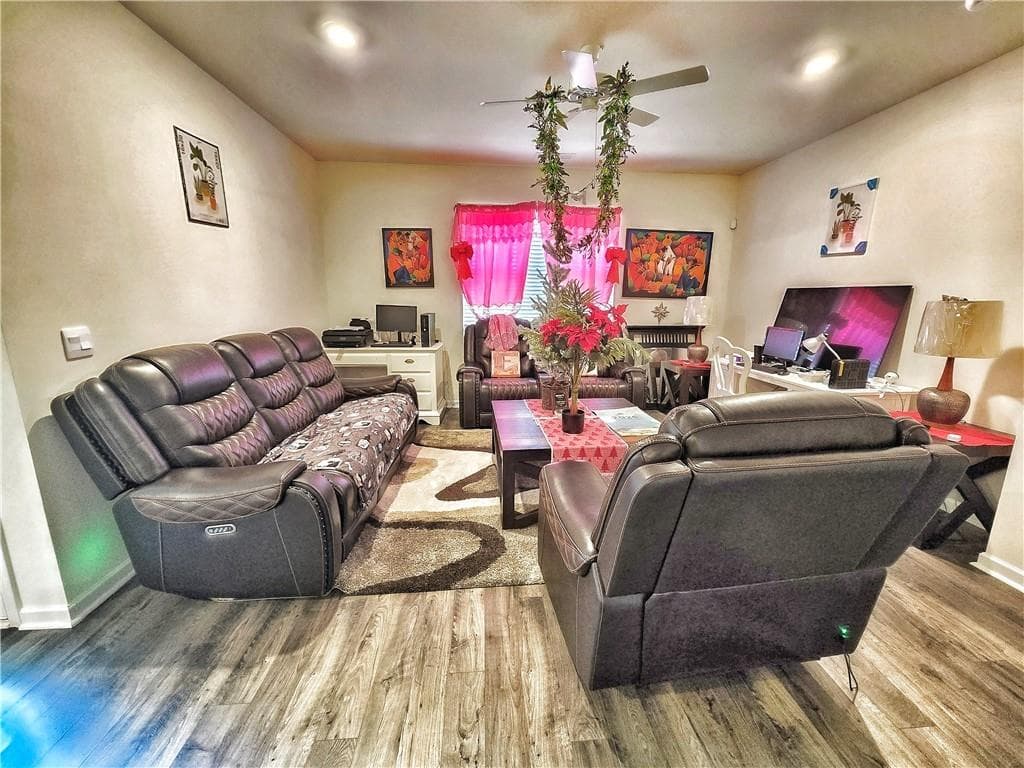 4 bedroom, 2 bathroom, 1,843 sq ft single family residence for sale at 134 Oakchase Park Lane, Hampton, GA 30228 — photo 5