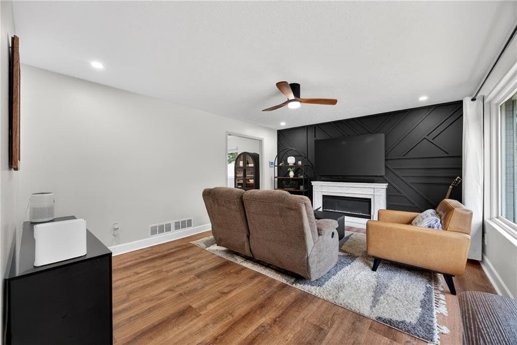 3 bedroom, 2 bathroom, 1,657 sq ft single family residence for sale at 1392 Willow Trail, Atlanta, GA 30311 — photo 5