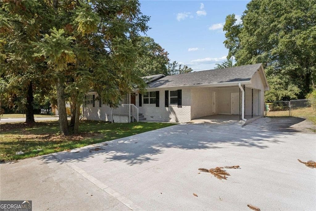 3 bedroom, 2 bathroom, 1,612 sq ft single family residence for sale at 546 Lamar Drive, Forest Park, GA 30297