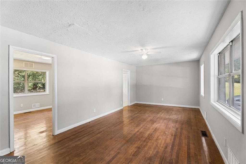 3 bedroom, 2 bathroom, 1,612 sq ft single family residence for sale at 546 Lamar Drive, Forest Park, GA 30297 — photo 4