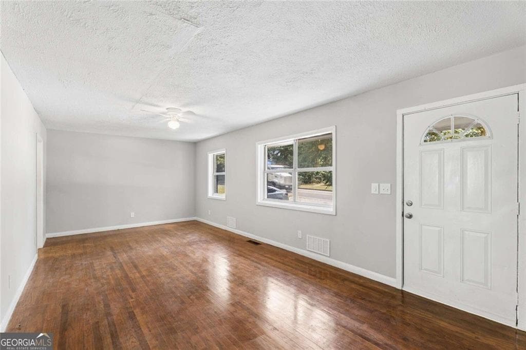 3 bedroom, 2 bathroom, 1,612 sq ft single family residence for sale at 546 Lamar Drive, Forest Park, GA 30297 — photo 5