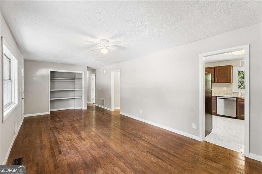 3 bedroom, 2 bathroom, 1,612 sq ft single family residence for sale at 546 Lamar Drive, Forest Park, GA 30297 — photo 7