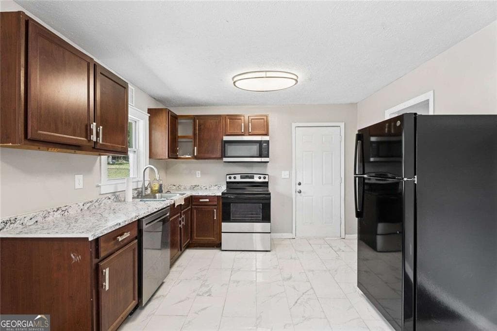 3 bedroom, 2 bathroom, 1,612 sq ft single family residence for sale at 546 Lamar Drive, Forest Park, GA 30297 — photo 9