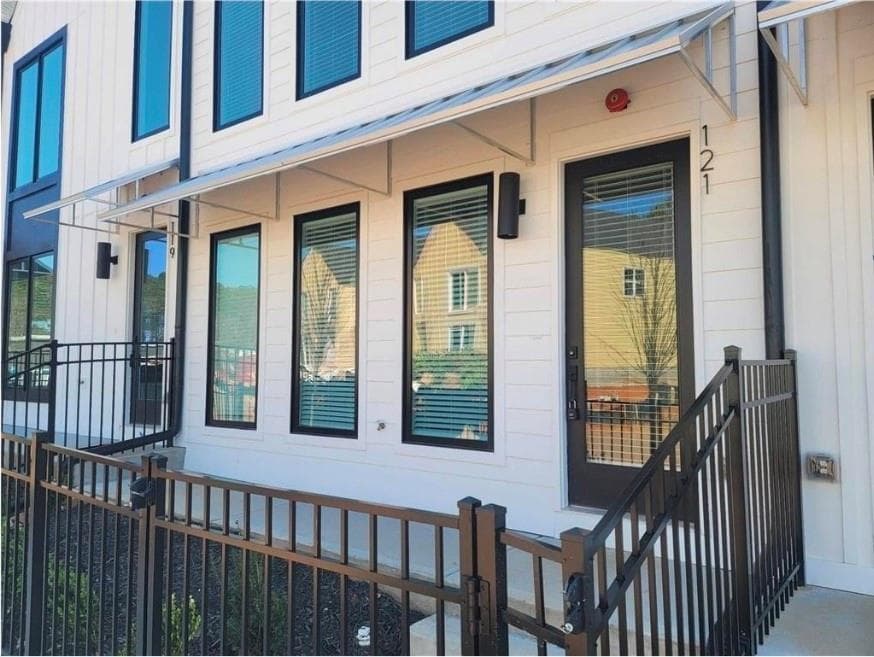 3 bedroom, 2 bathroom, 2,584 sq ft townhouse for rent at 121 Pearl Street, Woodstock, GA 30188 for $3,450 a month — photo 1 of 10