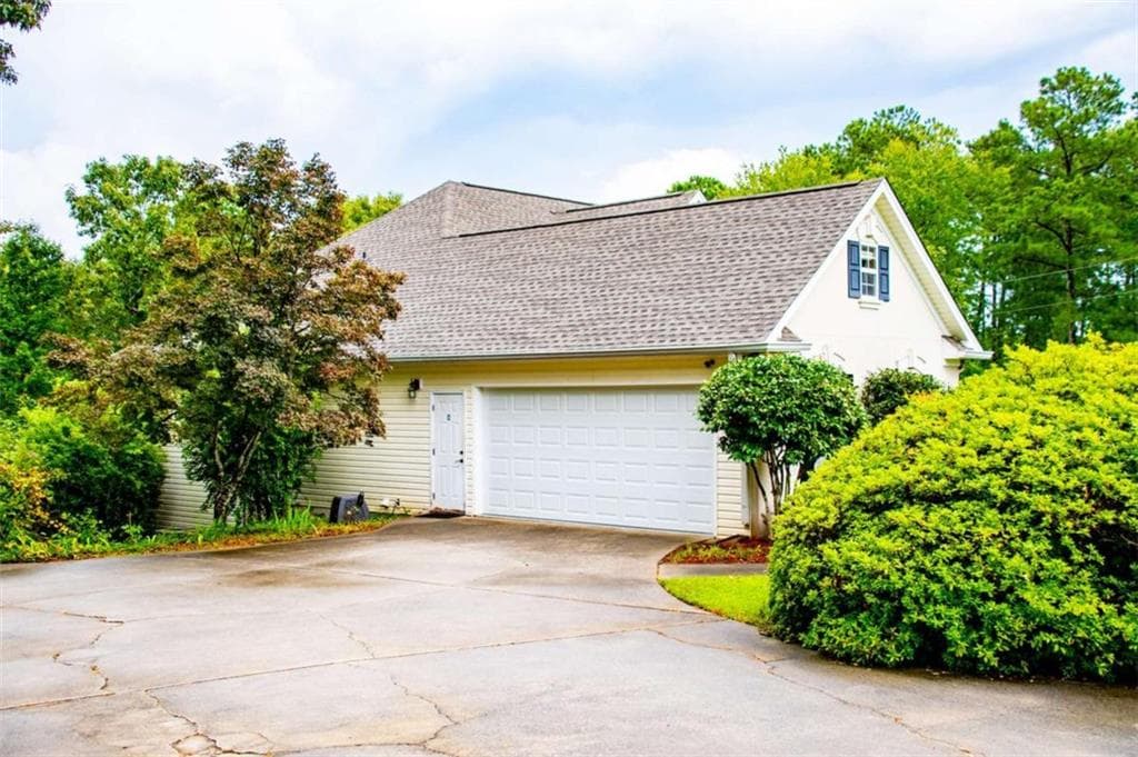 3 bedroom, 2 bathroom, 3,918 sq ft single family residence for sale at 7046 Tara Drive, Villa Rica, GA 30180 — photo 4
