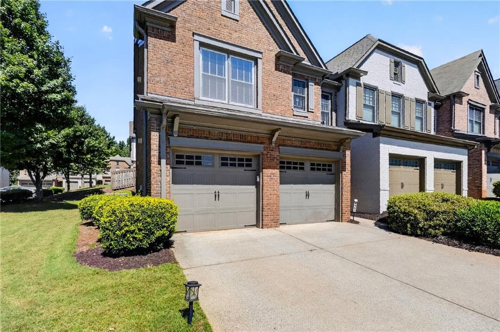 4 bedroom, 3 bathroom, 1,985 sq ft townhouse for sale at 4967 Berkeley Run Crossing, Peachtree Corners, GA 30092 — photo 2