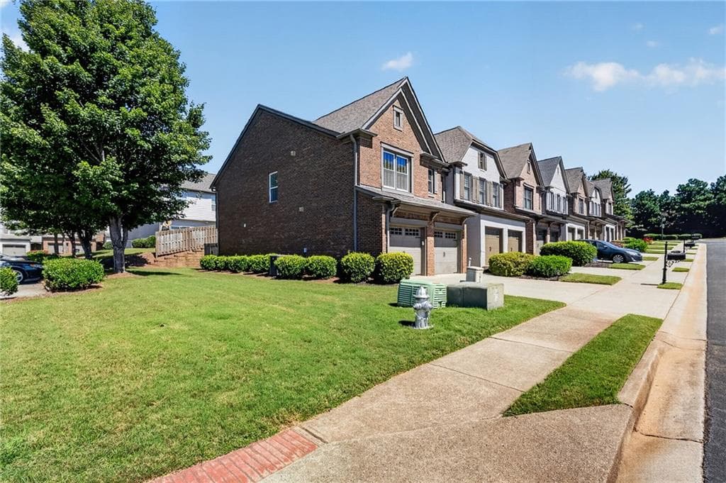 4 bedroom, 3 bathroom, 1,985 sq ft townhouse for sale at 4967 Berkeley Run Crossing, Peachtree Corners, GA 30092 — photo 3