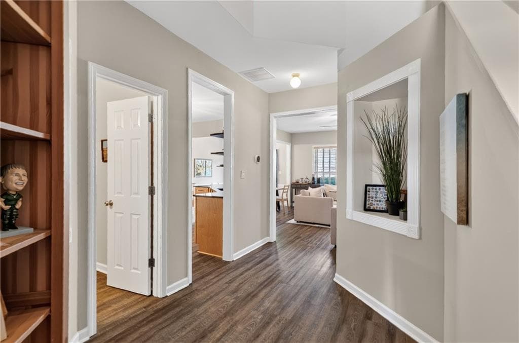 4 bedroom, 3 bathroom, 1,985 sq ft townhouse for sale at 4967 Berkeley Run Crossing, Peachtree Corners, GA 30092 — photo 4