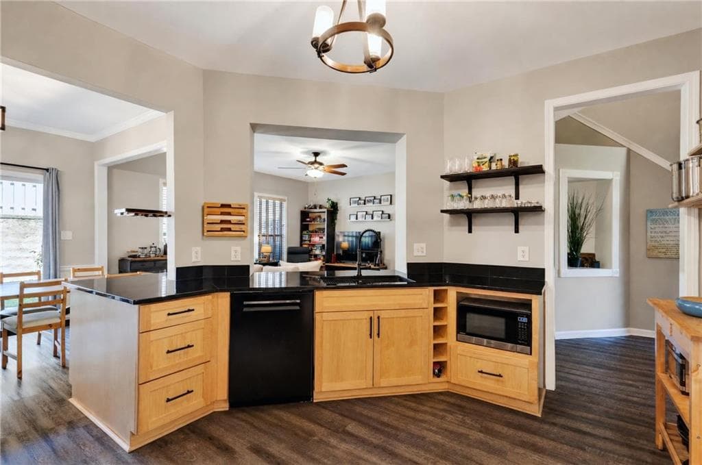 4 bedroom, 3 bathroom, 1,985 sq ft townhouse for sale at 4967 Berkeley Run Crossing, Peachtree Corners, GA 30092 — photo 7