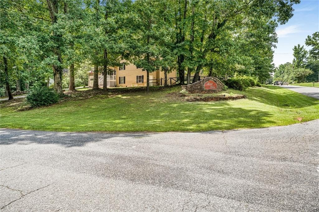 4 bedroom, 3 bathroom, 2,200 sq ft single family residence for sale at 1601 River Glen Road, Auburn, GA 30011 — photo 4