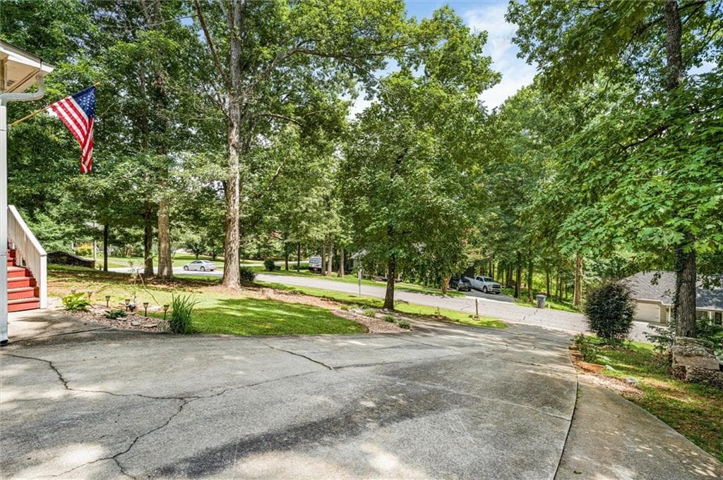 4 bedroom, 3 bathroom, 2,200 sq ft single family residence for sale at 1601 River Glen Road, Auburn, GA 30011 — photo 7