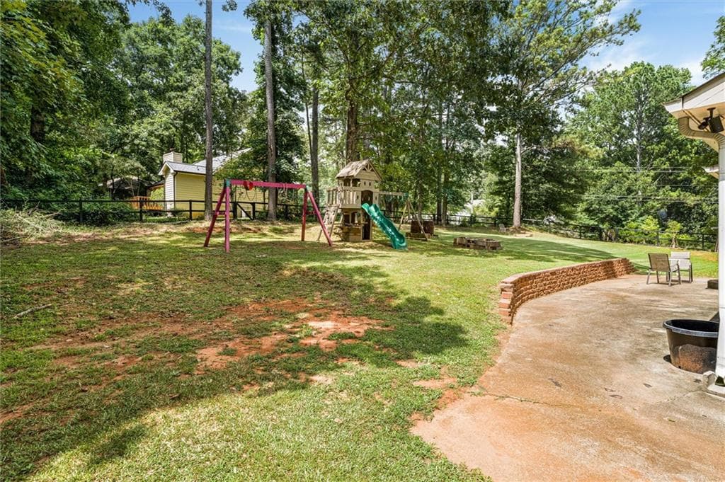 4 bedroom, 3 bathroom, 2,200 sq ft single family residence for sale at 1601 River Glen Road, Auburn, GA 30011 — photo 8