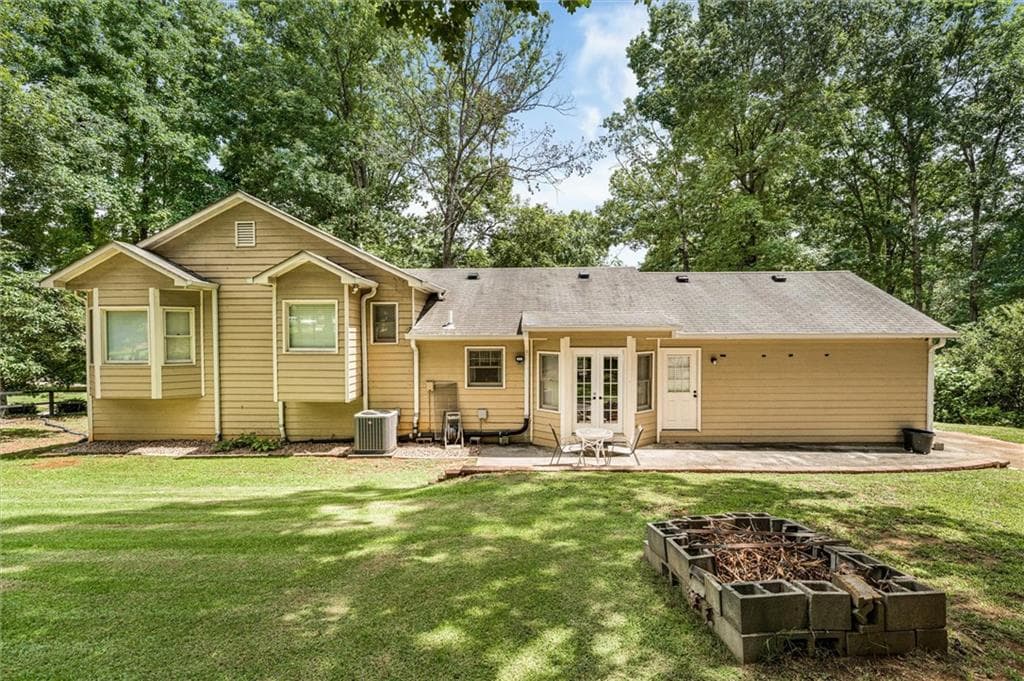 4 bedroom, 3 bathroom, 2,200 sq ft single family residence for sale at 1601 River Glen Road, Auburn, GA 30011 — photo 9