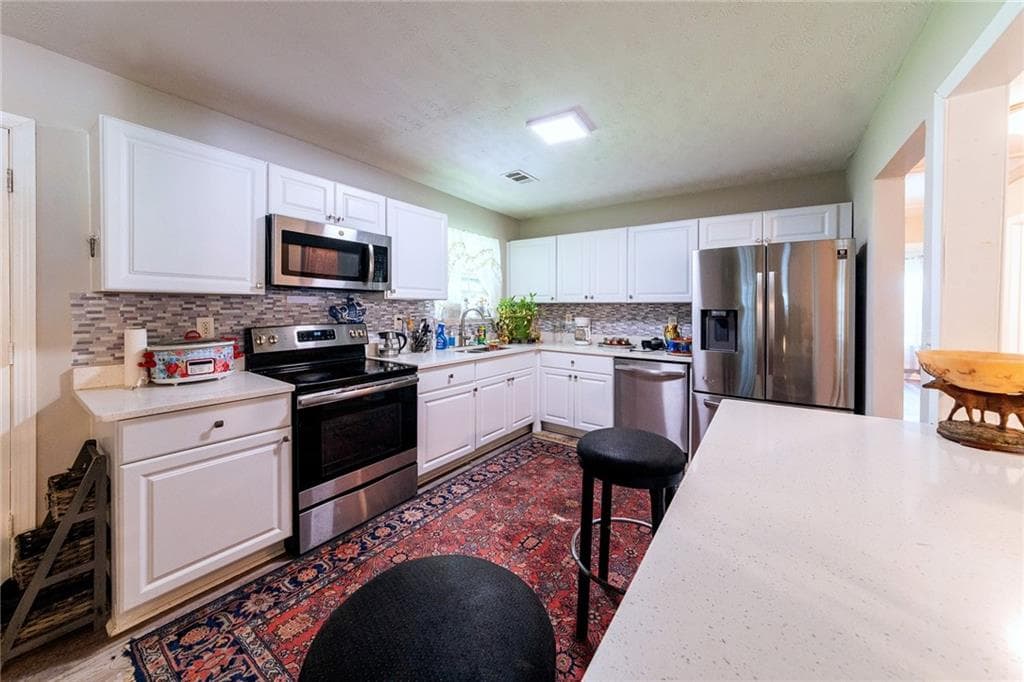 3 bedroom, 2 bathroom, 1,067 sq ft single family residence for sale at 2985 Catalina Drive, Decatur, GA 30032 — photo 4