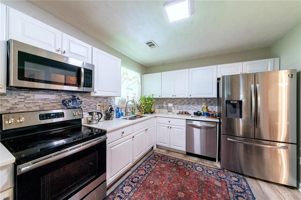 3 bedroom, 2 bathroom, 1,067 sq ft single family residence for sale at 2985 Catalina Drive, Decatur, GA 30032 — photo 5