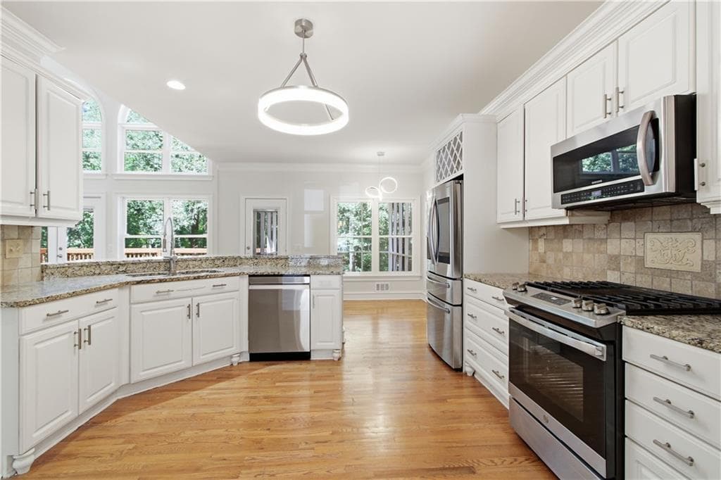 6 bedroom, 5 bathroom, 5,681 sq ft single family residence under contract at 2960 Vail Valley Court, Snellville, GA 30078 — photo 2